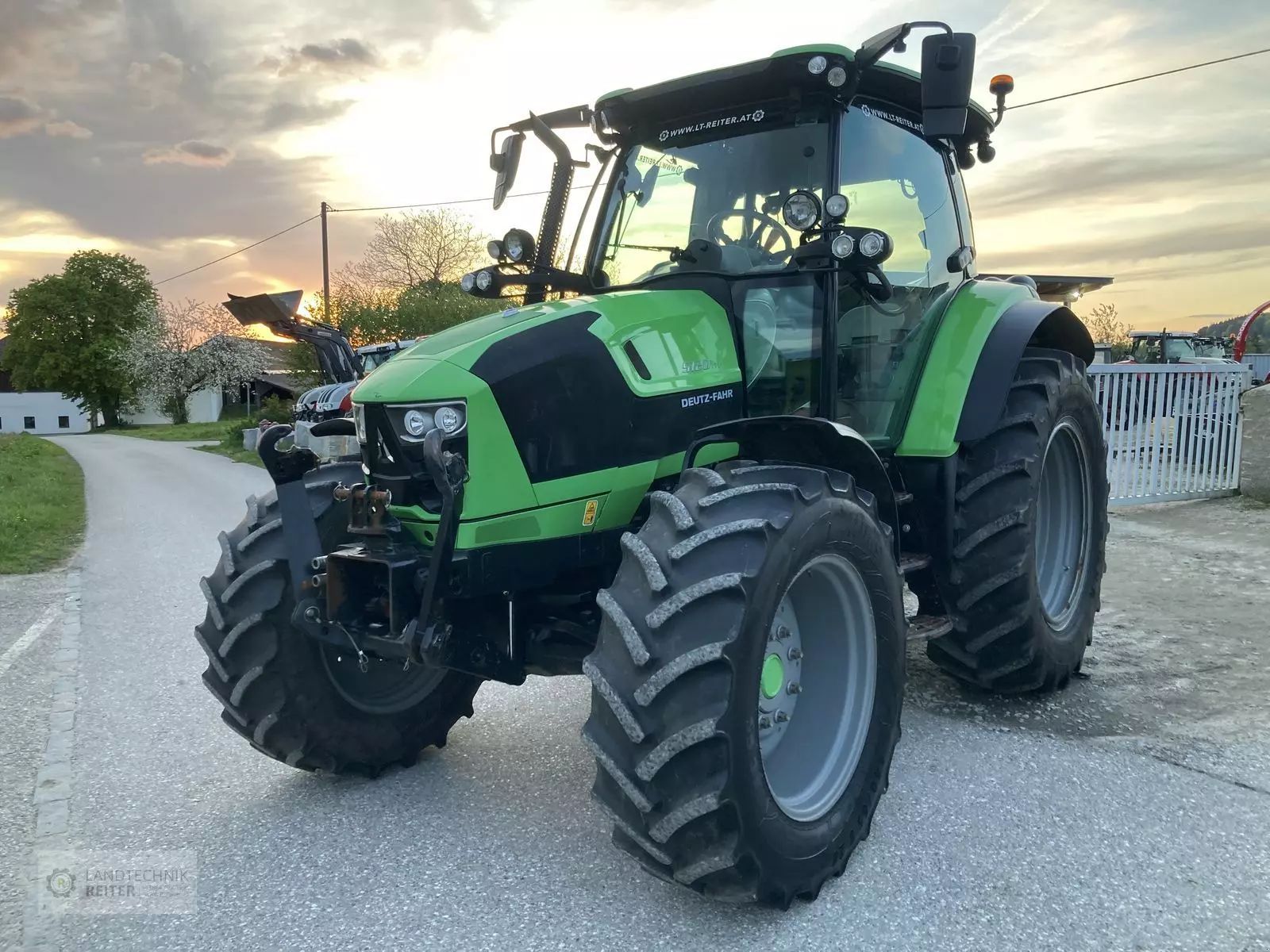 E-FARM: Deutz-Fahr 5120 TTV - Traktor - id EPZVBER - 49.500 € - Leto izgradnje: 2017 - Število ur motorja: 5.770,Moč motorja (HP): 118,Avstrija