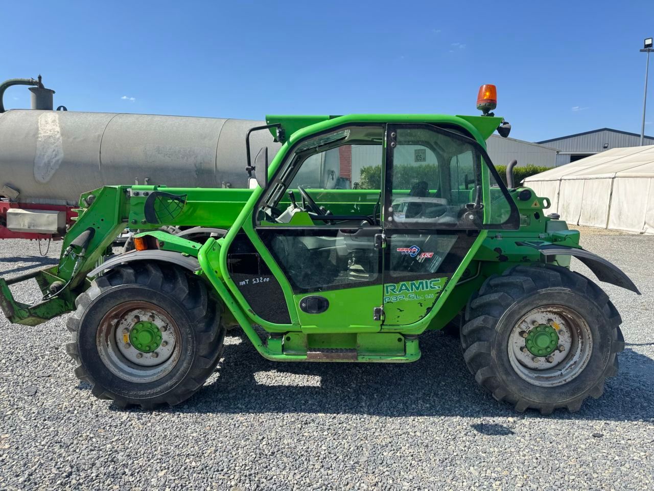 E-FARM: Merlo p32.6l - Teleskoplader - id 2RMGDYA - 33.000 € - Baujahr: 2012 - Abgelesene Motorstunden: 3.500,Motorleistung (PS): 100,Frankreich