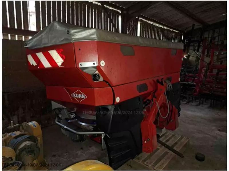 E-FARM: Kuhn axis 40.1 w t25 - Epandeur d'engrais - id TXFAXFY - 9 500 € - Année: 2012 - France