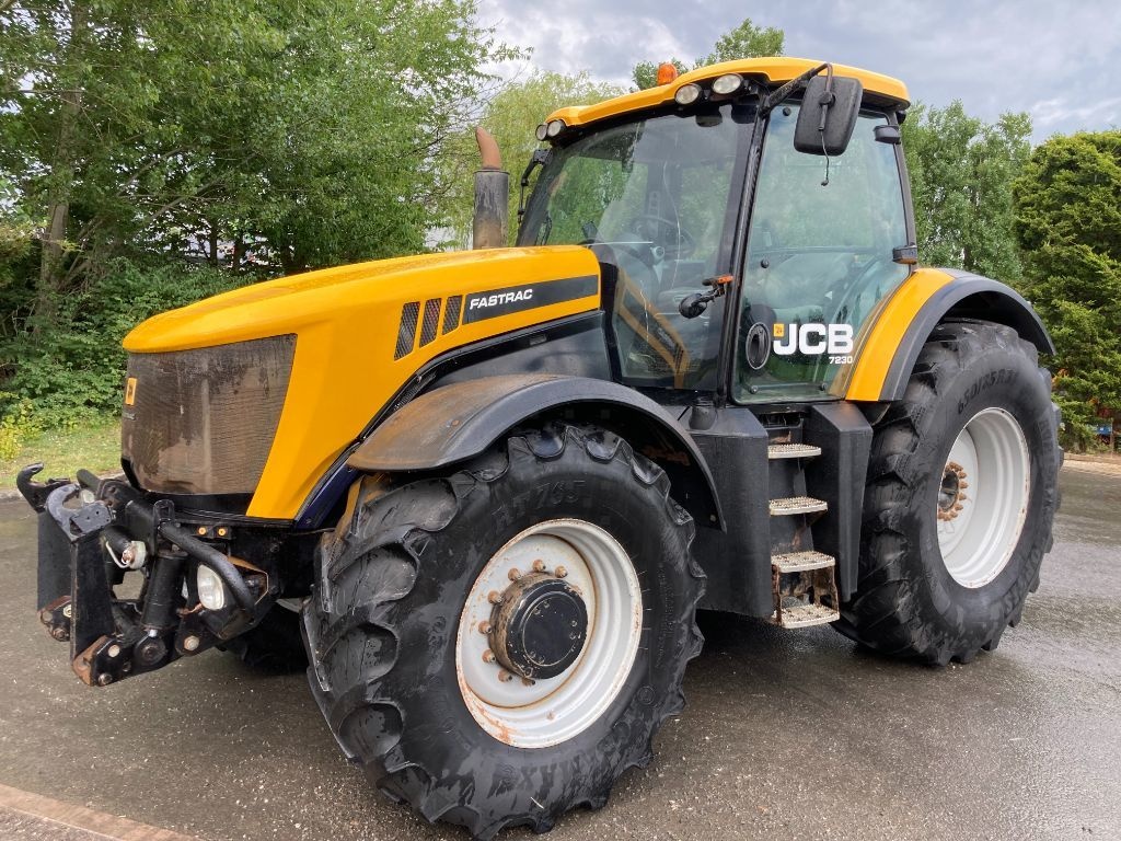 JCB Fastrac 7230 tractor €42,867