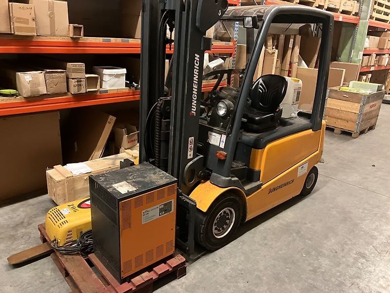 E-FARM: JUNGHEINRICH efg 430 - Gabelstapler - id XLWVG9B - 13.000 € - Baujahr: 2010 - Abgelesene Motorstunden: 5.000,Deutschland