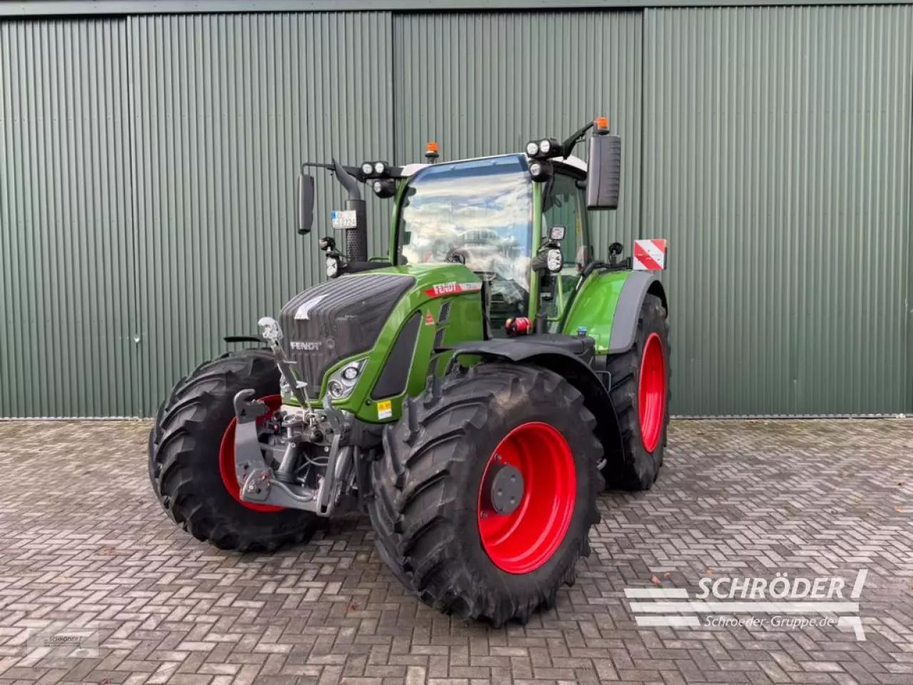E-FARM: Fendt 724 Vario ProfiPlus - Traktor - id JLEXCTA - 202 500 € - Rok produkcji: 2023 - Motogodziny: 815,Niemcy