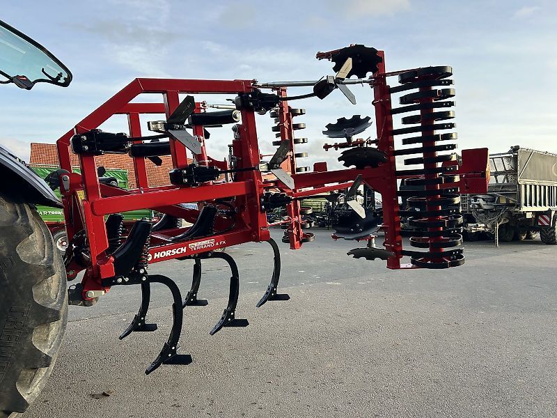 HORSCH Terrano 4 FX Cultivateur 28 167 €