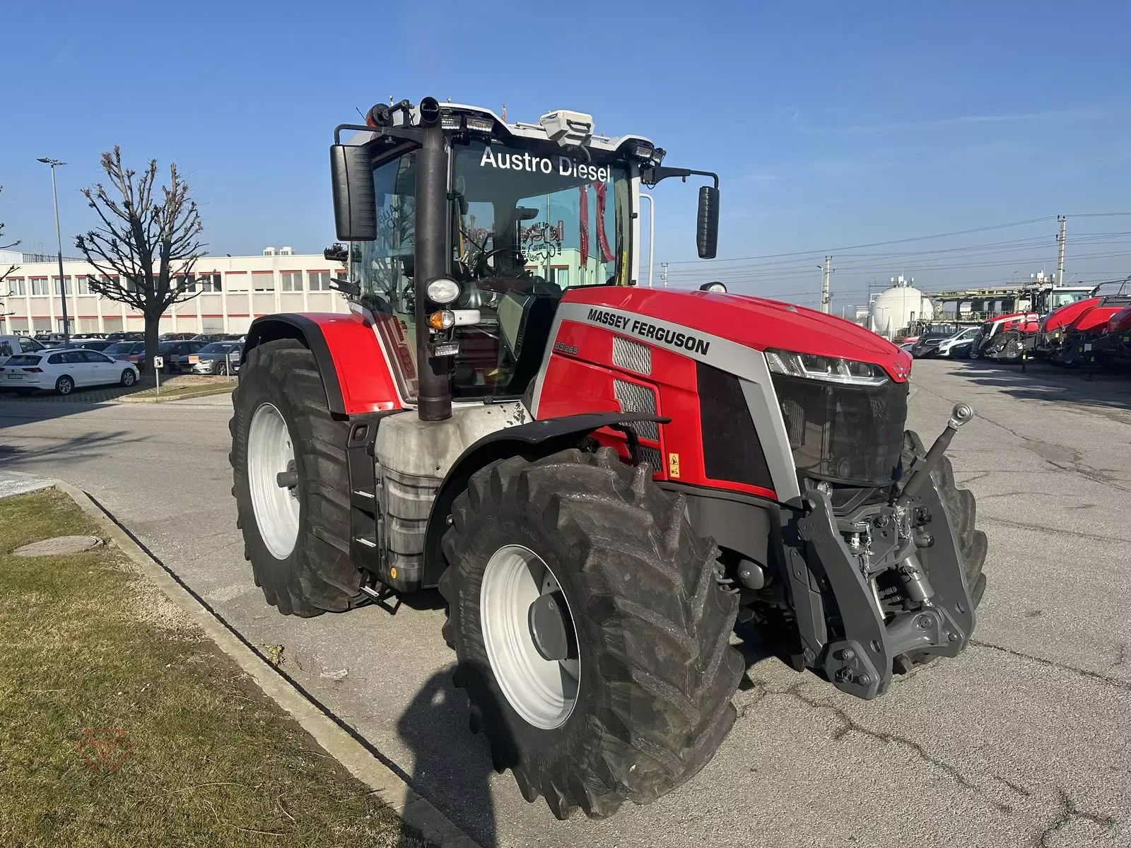 E-FARM: Massey Ferguson 265 - Tracteur - id SFYWELP - 119 000 € - Année: 2020 - Lecture du nombre d'heure: 2 100,Puissance du moteur (chevaux): 277,Autriche