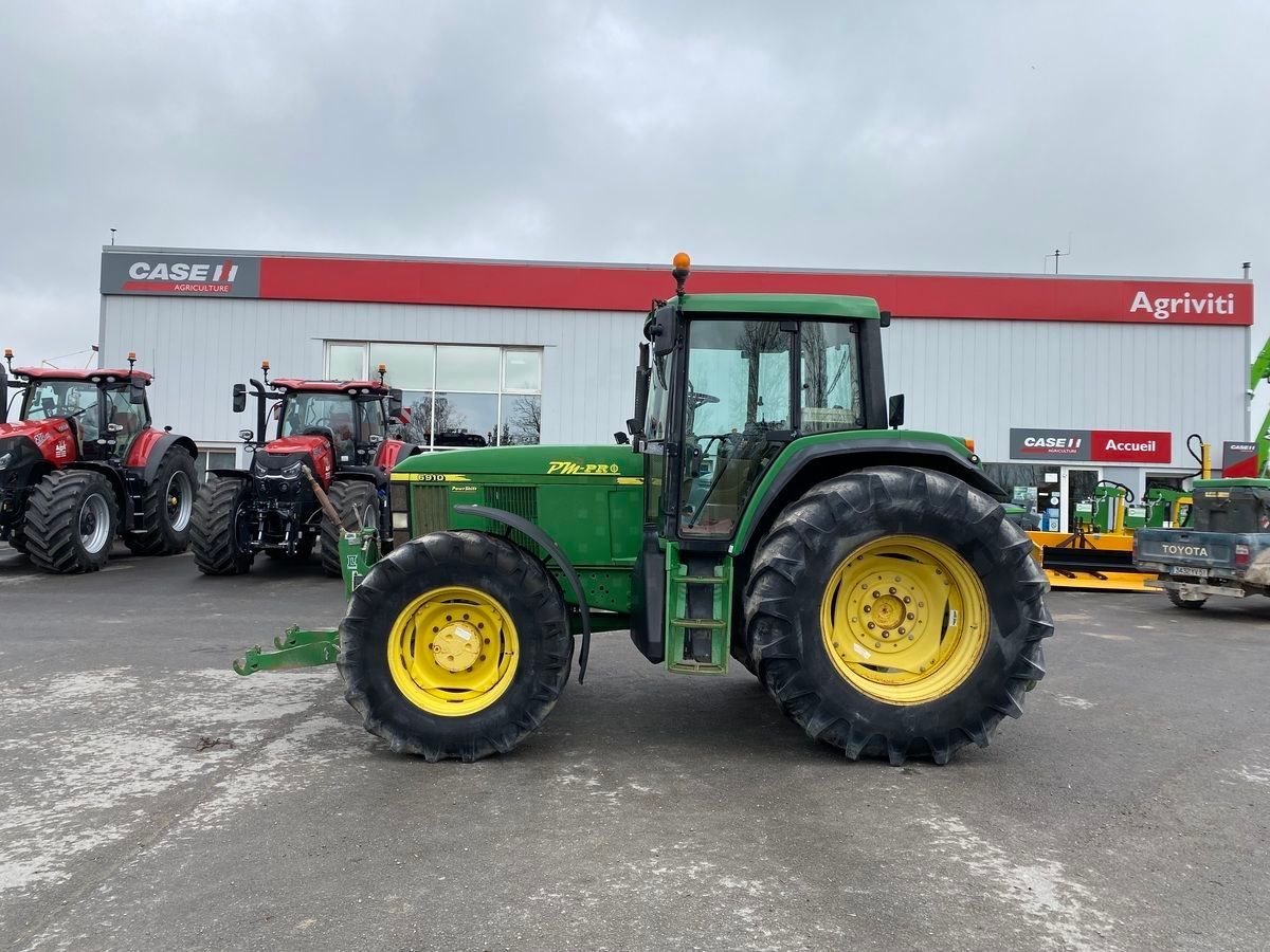 E-FARM: John Deere 6910 - Tractor - id LNAHWBG - Year of construction: 2000 - Engine hours: 6,888,Engine power (HP): 140,France