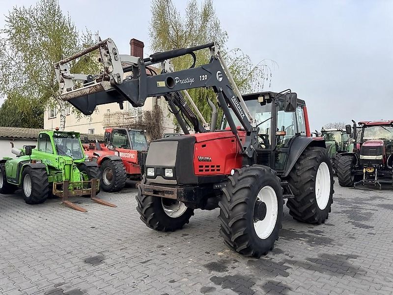 E-FARM: Valtra 8350 - Tractor - id 8IHHKCV - €22,715 - Year of construction: 2001 - Engine hours: 8,800,Engine power (HP): 135,Poland