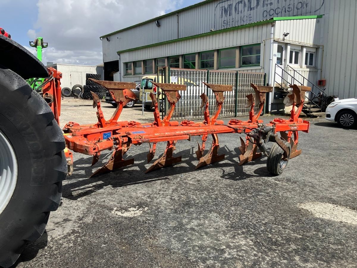 Kuhn multi-master Aratro 9000 €