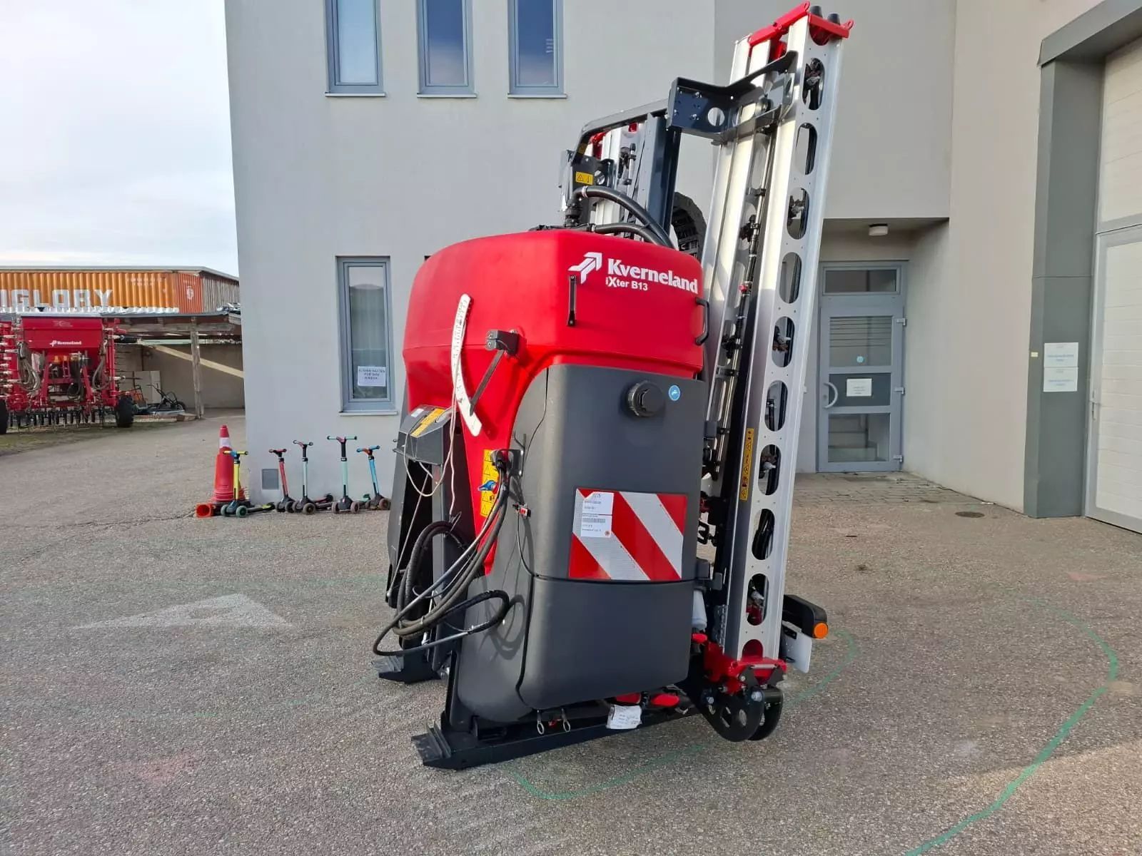 Kverneland iXter B13 Sprayer