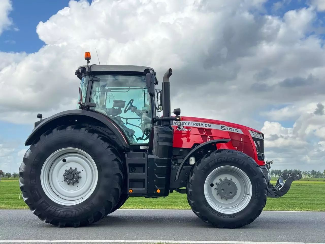 Massey Ferguson 8727 S Traktor 85 000 €