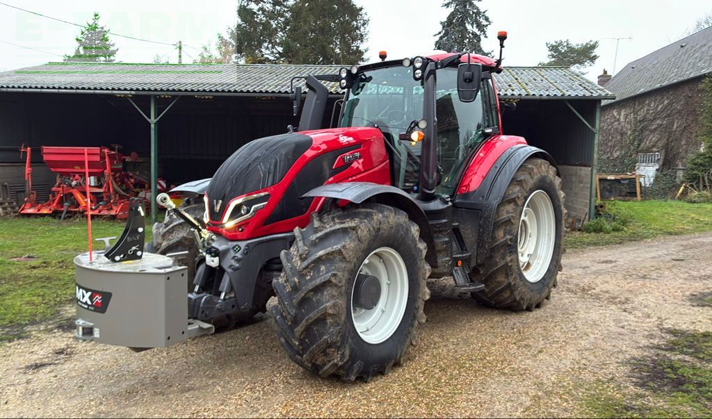 Valtra t235 Tractor €150,000