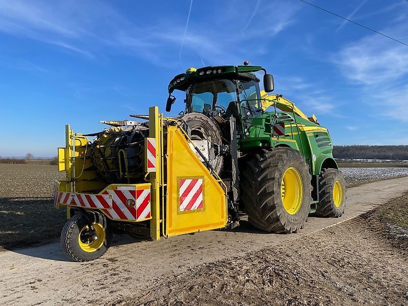 John Deere 8700 Samojízdný sklízeč píce 138 000 €