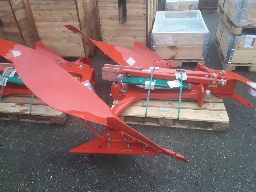 E-FARM: Kverneland 3300 s udbygningsfure - Pług - id NE7YURN - 7103 € - Rok produkcji: 2021 - Dania