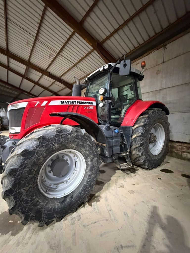 Massey Ferguson 7724 Traktor 77 900 €