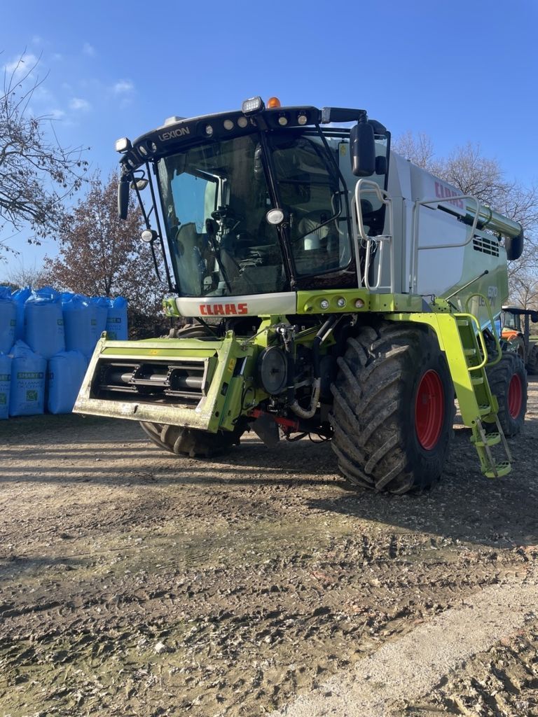 E-FARM: Claas Lexion 670 Montana - Moissoneuse-batteuse - id 6JURNGQ - 190 000 € - Année: 2020 - Lecture du nombre d'heure: 2 200,France