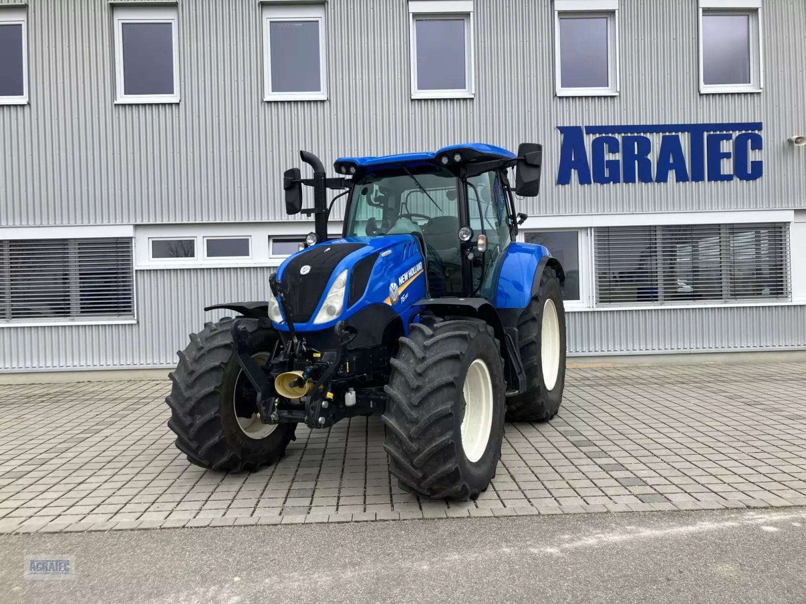 New Holland T6.180 Трактор 99 160 €