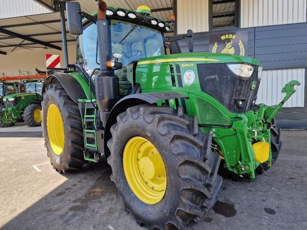 E-FARM: John Deere 6250 R - Tractor - id 7AKPLUX - €137,000 - Year of construction: 2022 - Engine hours: 3,600,Engine power (HP): 250,France