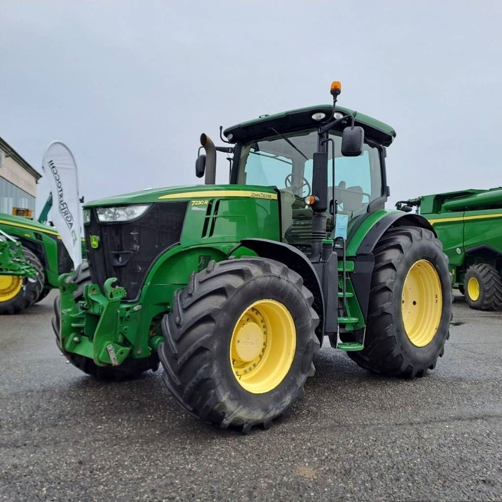 E-FARM: John Deere 7230 R - Tractor - id MSVEFTT - €65,000 - Year of construction: 2014 - Engine hours: 9,002,Engine power (HP): 229,Italy