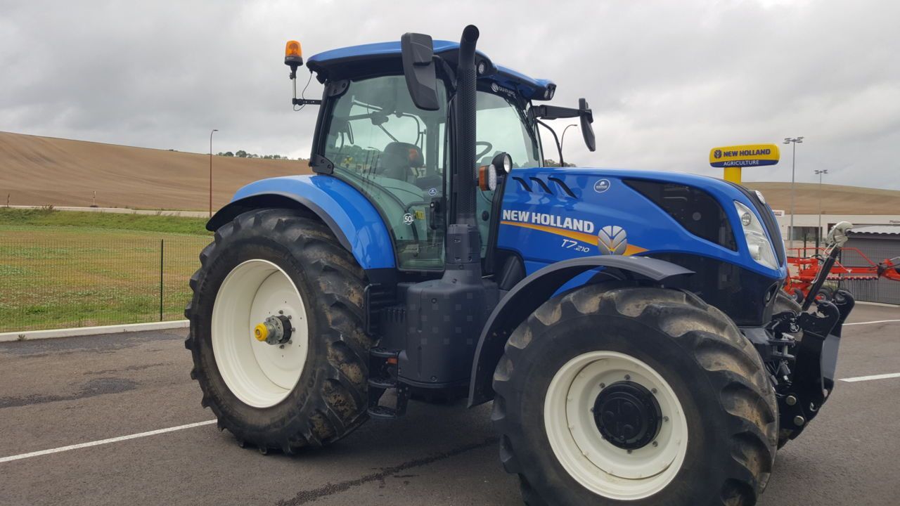 E-FARM: New Holland T7.210 - Tracteur - id VQZPFHK - Année: 2021 - Lecture du nombre d'heure: 500,Puissance du moteur (chevaux): 165,France