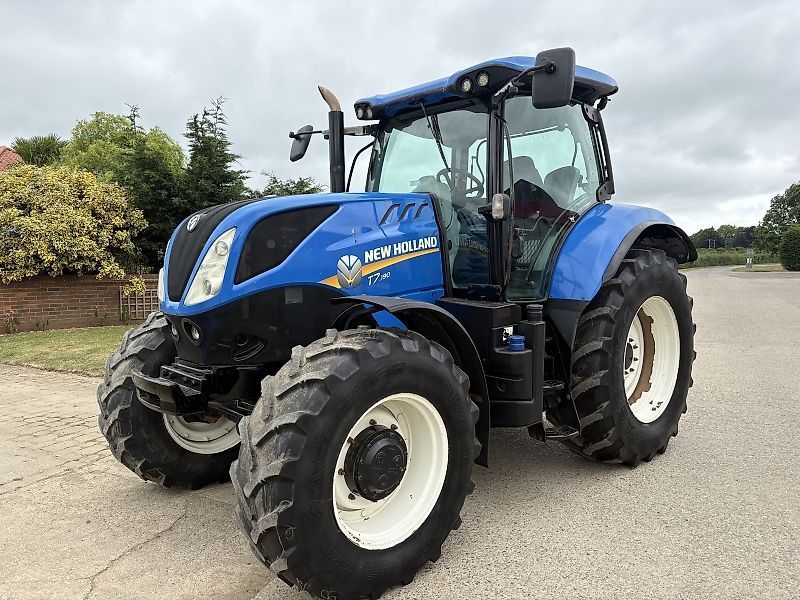 E-FARM: New Holland T7.190 - Tractor - id QFNTUNS - €33,360 - Year of construction: 2017 - Engine hours: 13,885,United Kingdom