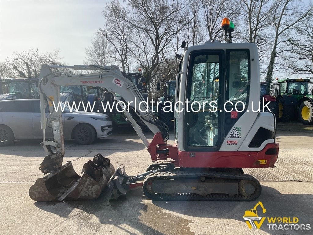 Takeuchi tb 225 Mini-pelle 28 441 €