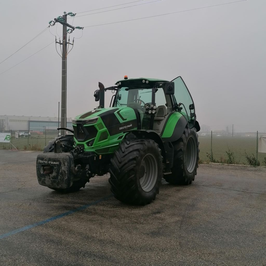 E-FARM: Deutz-Fahr Agrotron 6215 TTV - Tracteur - id FD4C7RB - Année: 2017 - Lecture du nombre d'heure: 5 600,Puissance du moteur (chevaux): 215,Italie