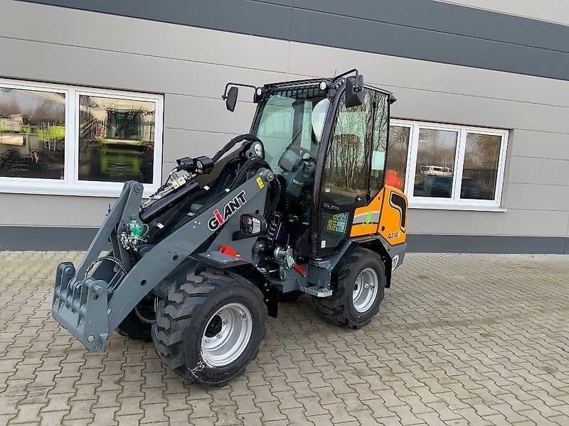 E-FARM: Giant g2700 elektro - Minipala compatta - id YGL5GD7 - 62.400 € - Anno di costruzione: 2023 - Germania