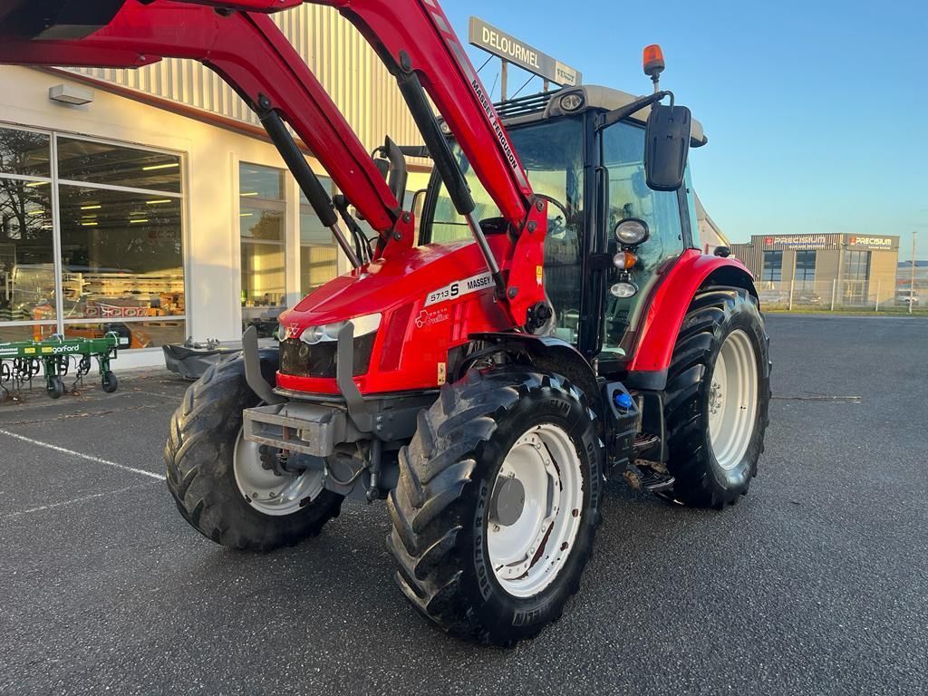 E-FARM: Massey Ferguson 5713M - Tracteur - id QME9TLT - 59 500 € - Année: 2020 - Lecture du nombre d'heure: 3 349,Puissance du moteur (chevaux): 130,France