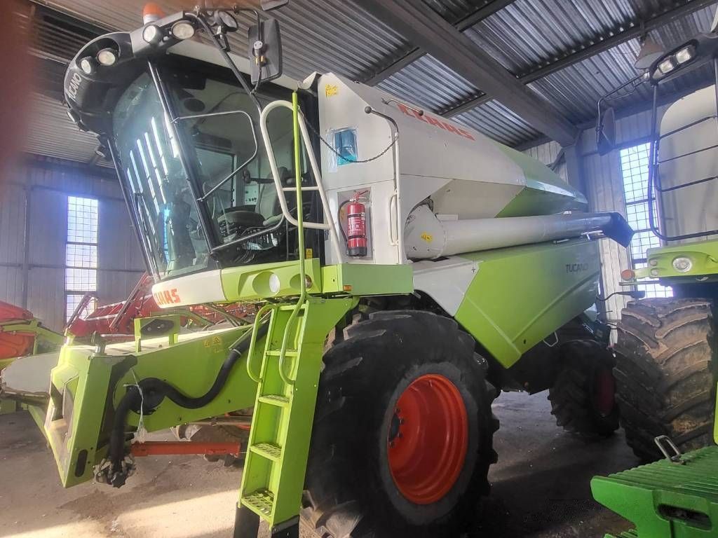 Claas Tucano 320 Combine harvester €82,000