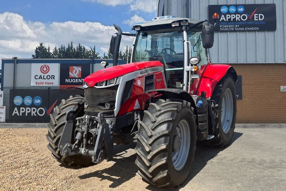 E-FARM: Massey Ferguson 7S.210 Exclusive - Tractor - id BLPUMIL - €156,160 - Year of construction: 2024 - Engine hours: 785,United Kingdom