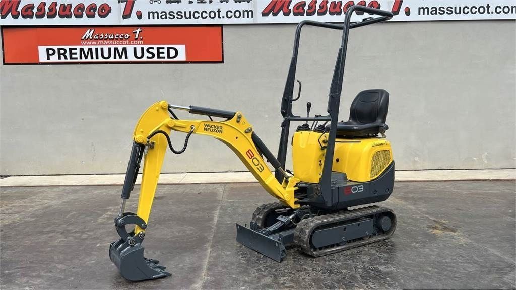 E-FARM: Wacker Neuson 803 - Mini-pelle - id AWXRGXS - 16 000 € - Année: 2011 - Italie