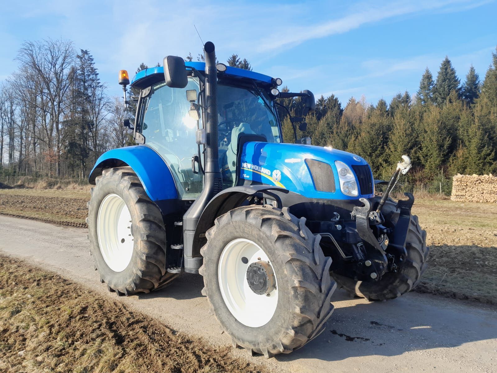 E-FARM: New Holland T6.140 - Traktor - id 7ILS9IF - 65.398 € - Baujahr: 2015 - Abgelesene Motorstunden: 2.950,Motorleistung (PS): 121,Österreich