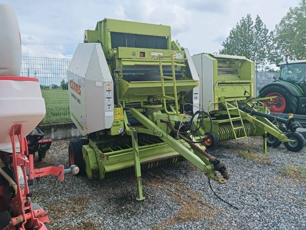 E-FARM: Claas Variant 280 - Balownica - id BTUD1RB - 9000 € - Rok produkcji: 2006 - Wyprodukowane bele: 28 000,Włochy