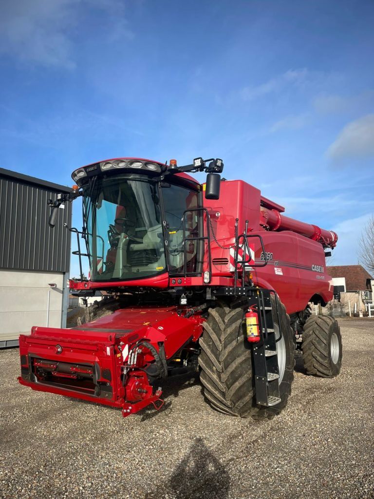 Case IH Axial Flow 8250 Combine harvester €340,000