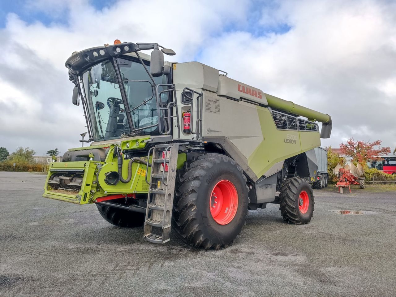 E-FARM: Claas Lexion 6700 - Mähdrescher - id WUNHWKY - 220.000 € - Baujahr: 2022 - Abgelesene Motorstunden: 1.900,Motorleistung (PS): 400,Frankreich