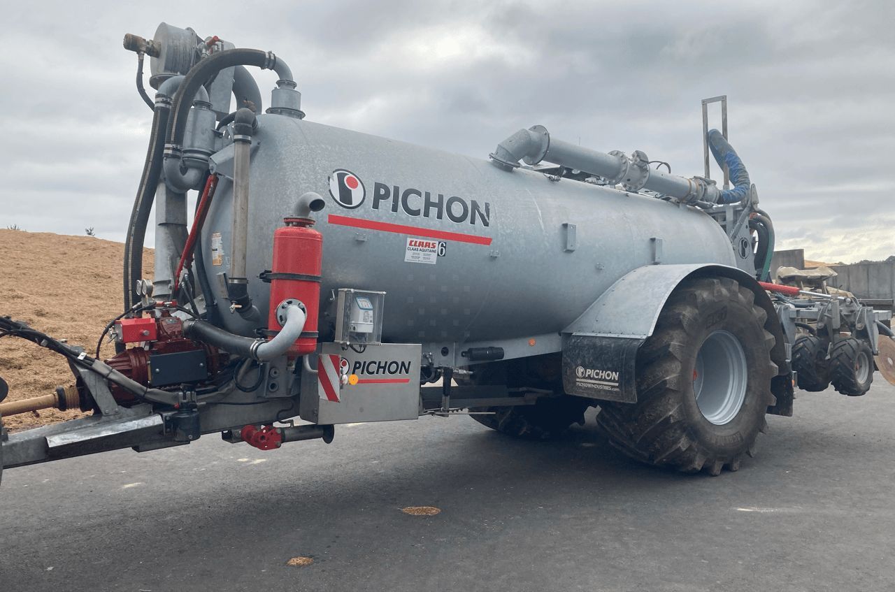 Pichon tci 1135 a enfouisseur a disques Self propelled liquid manure spreader €69,000