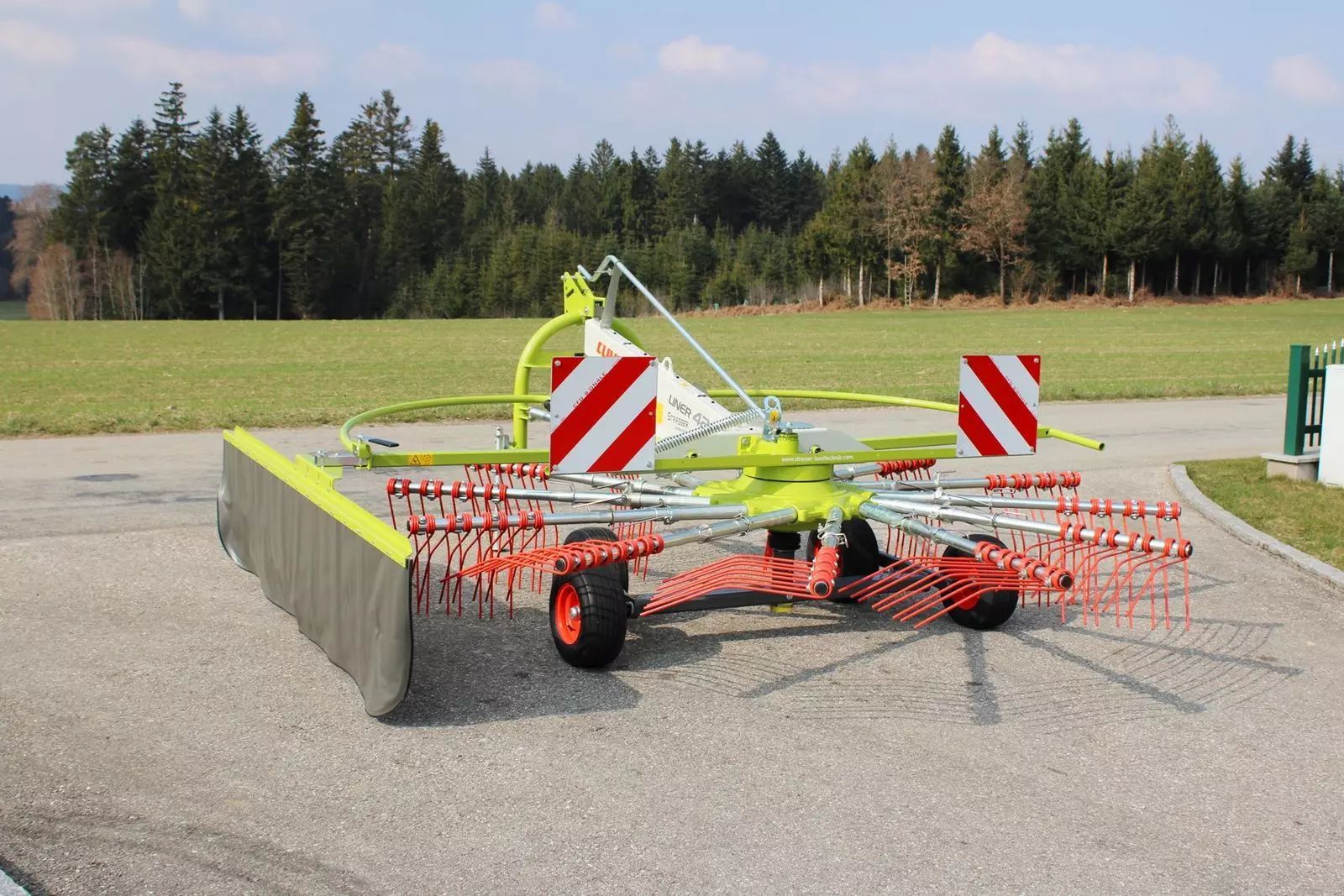 Claas Liner 420 Rake €8,575