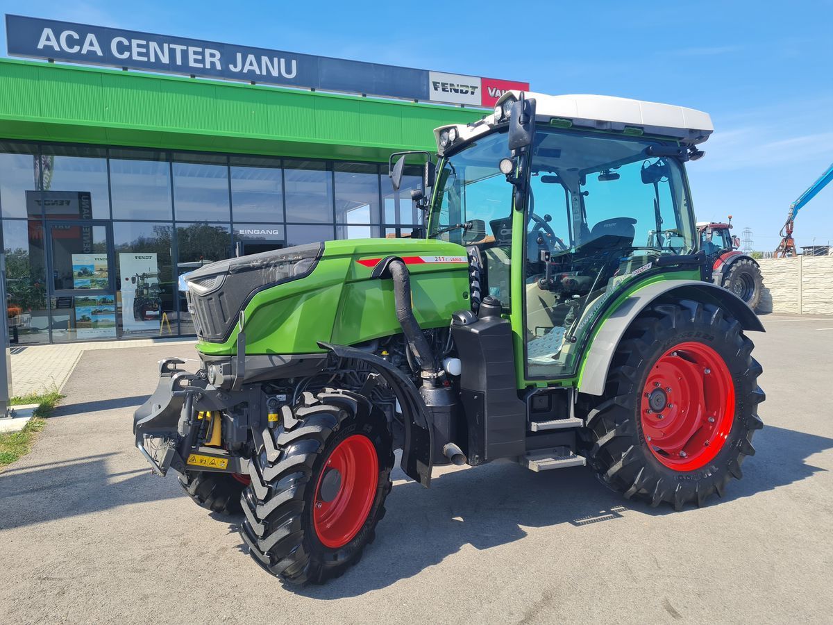 E-FARM: Fendt 211 Vario F - Tracteur - id EE9NCWB - 110 000 € - Année: 2022 - Lecture du nombre d'heure: 1 311,Puissance du moteur (chevaux): 111,Autriche