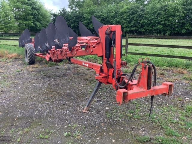 E-FARM: GREGOIRE BESSON sperb7 - Charrue - id APMB3C7 - 7 500 € - Année: 1994 - France