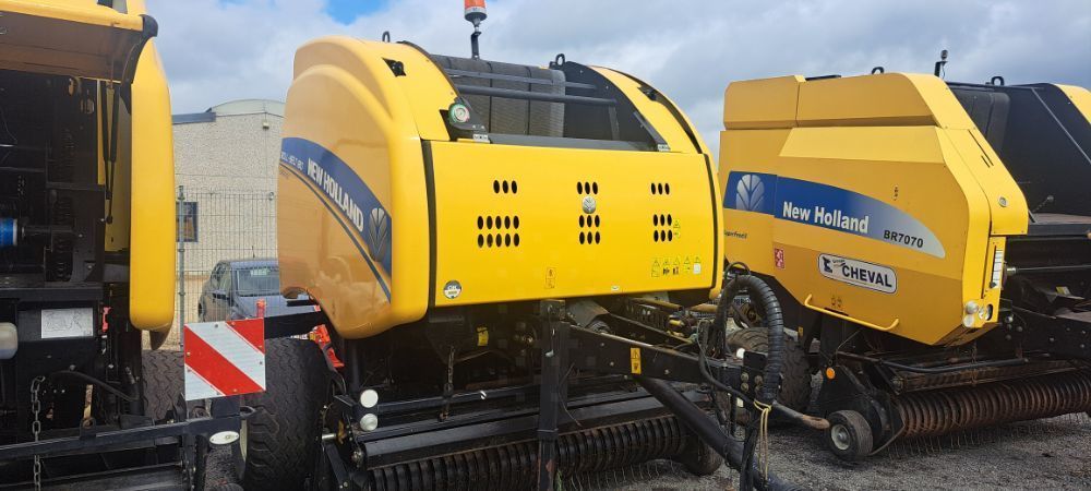 E-FARM: New Holland roll-belt 180 - Ballenpresse - id GRIDUIM - Baujahr: 2014 - Ballenanzahl: 16.500,Frankreich