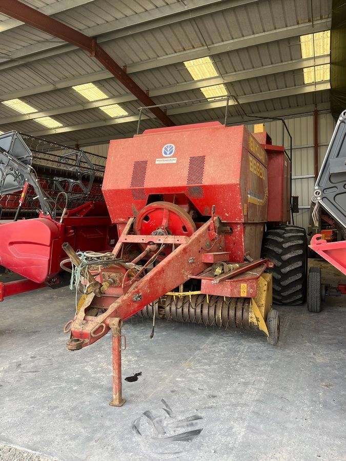 E-FARM: New Holland BB 980 - Presse à balles - id ELH4QM5 - 6 000 € - Année: 1998 - Balles produites: 80 000,France