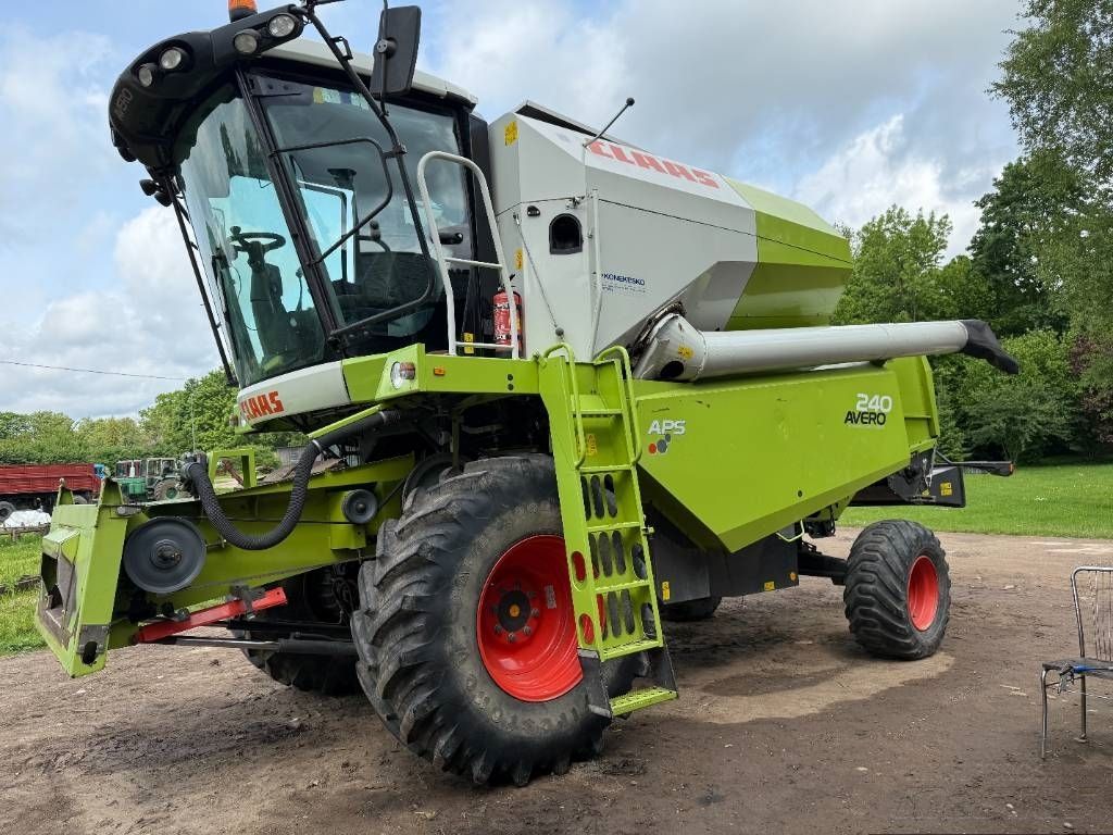 E-FARM: Claas Avero 240 - Mähdrescher - id KJDGNDH - 50.000 € - Baujahr: 2011 - Abgelesene Motorstunden: 2.385,Motorleistung (PS): 199,Lettland