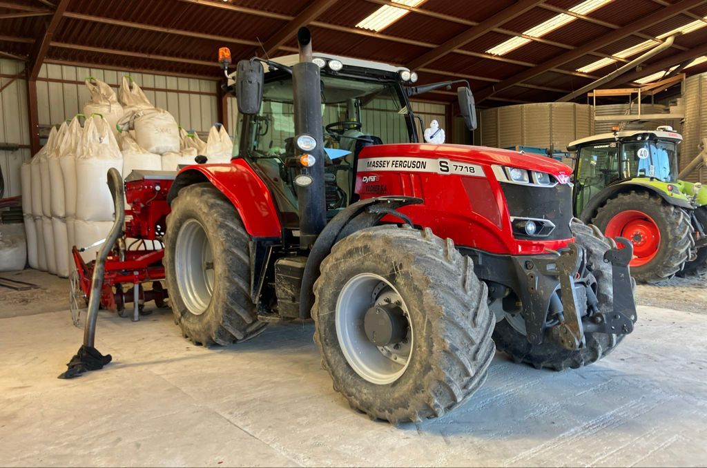 Massey Ferguson 7718 S Traktor