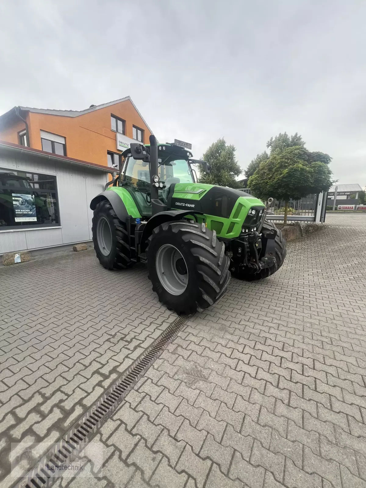 E-FARM: Deutz-Fahr Agrotron 7250 TTV - Traktor - id JL2LUK2 - 67.000 € - Baujahr: 2013 - Abgelesene Motorstunden: 4.350,Motorleistung (PS): 265,Deutschland