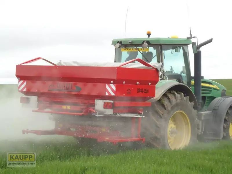 E-FARM: Aguirre dp 44 - Esparcidor de abono - id HZ26Y9S - 7218 € - Año: 2014 - Alemania