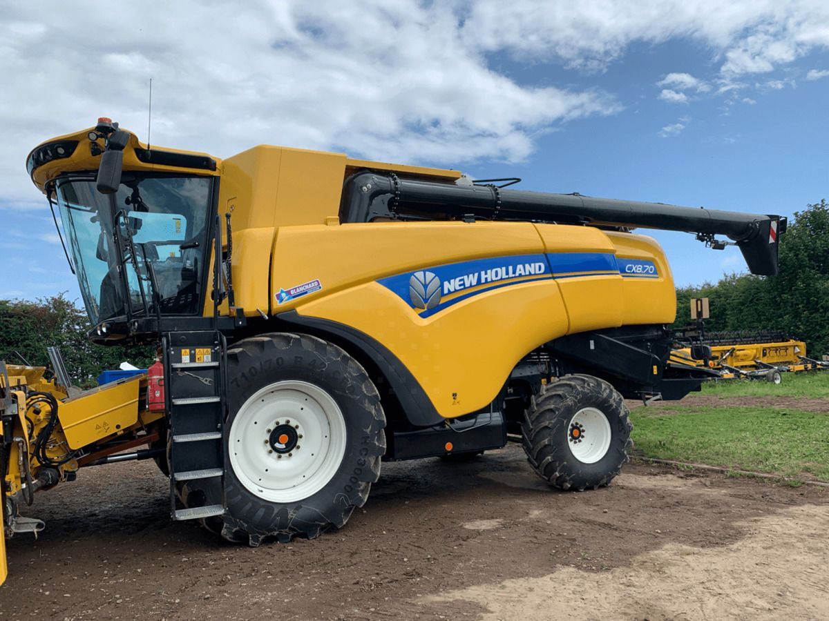 E-FARM: New Holland cx 8.70 - Cosechadora - id R4PITU6 - 255.000 € - Año: 2022 - Horas: 402,Francia