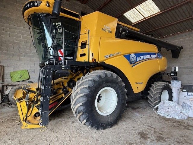New Holland CR 7.90 Комбайн