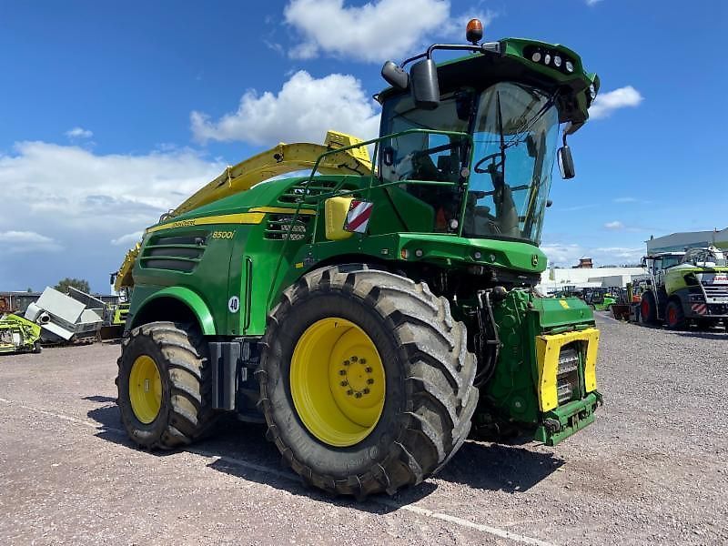 E-FARM: John Deere 8500 - Cosechadora de forraje autopropulsada - id B3TDEUR - Año: 2016 - Horas: 4486,Potencia del motor: 585,Alemania