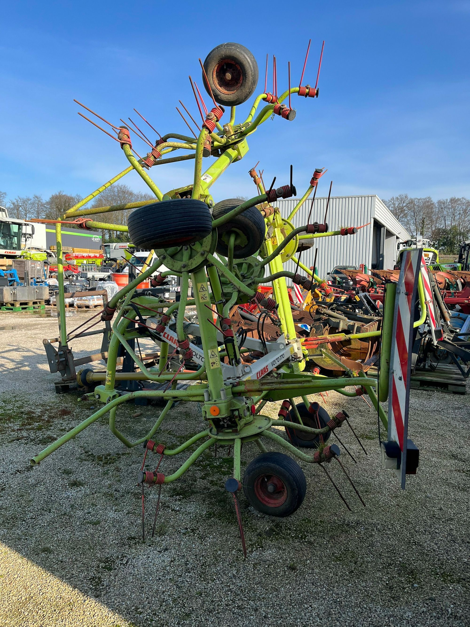 E-FARM: Claas Volto 770 - Voltafieno - id SFVYYG7 - 7.800 € - Anno di costruzione: 2009 - Francia