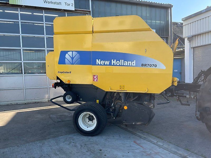 E-FARM: New Holland BR7070 Crop Cutter - Ballenpresse - id LN8DTTE - 15.042 € - Baujahr: 2010 - Deutschland