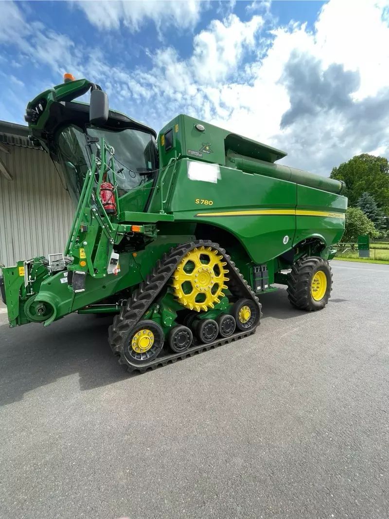 E-FARM: John Deere S780 - Cosechadora - id UWSG1QG - 383.250 € - Año: 2022 - Horas: 605,Potencia del motor: 540,Alemania